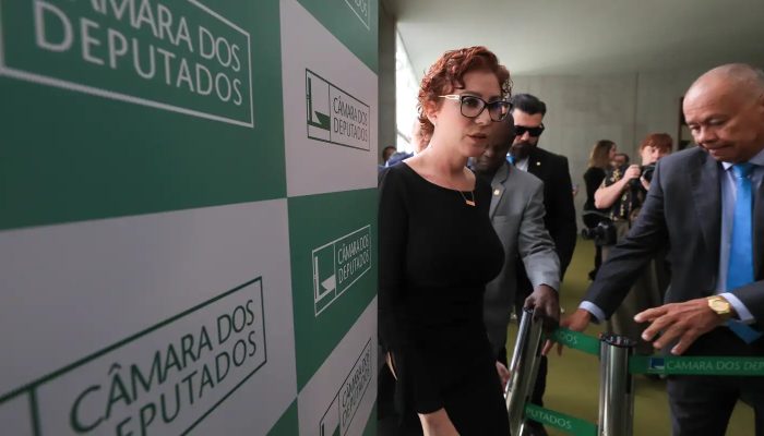 Moraes abre inquérito para investigar Zambelli por coação e obstrução