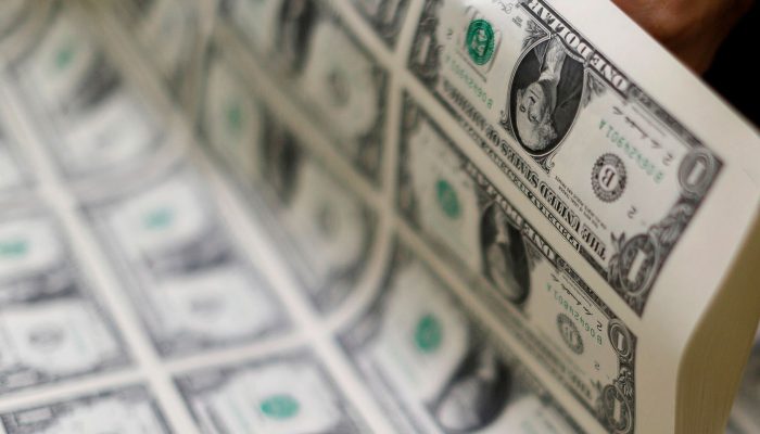 Dólar cai para R$ 5,47 um dia após estresse com Lei Magnitsky