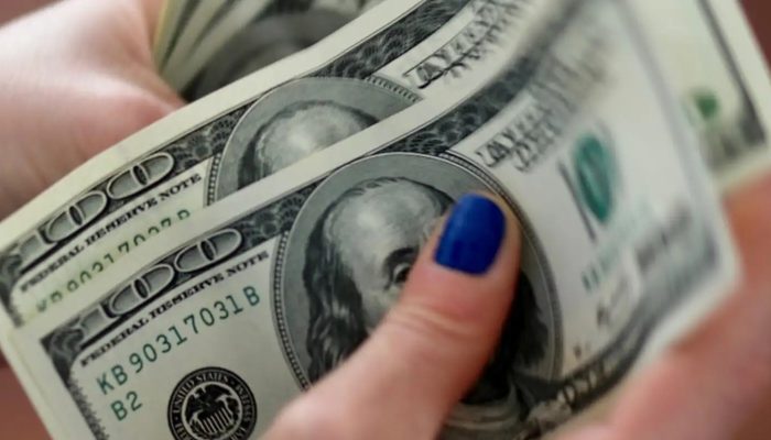 Dólar cai para R$ 5,42 e fecha no menor valor desde 19 de agosto