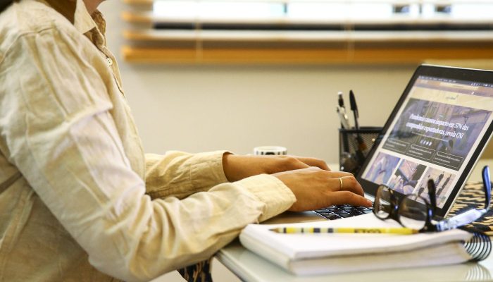 Pesquisa revela condições precários do trabalho remoto no mundo
