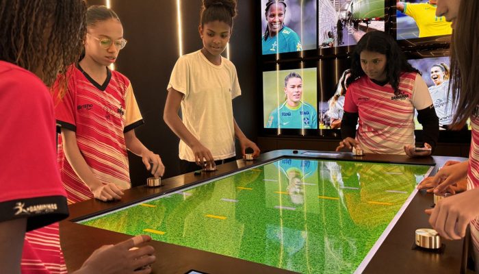 Caravana roda o país com ex-atletas do futebol feminino