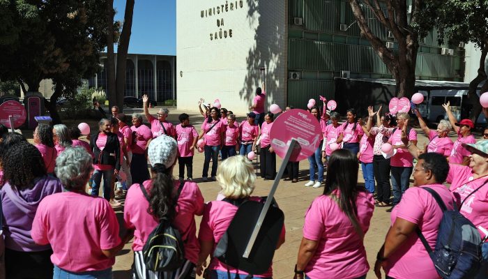 Câncer de mama: manifestação cobra acesso a tratamento aprovado no SUS