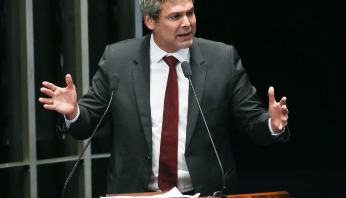 Líder do PT na Câmara diz que tarifas de Trump são ataque à democracia