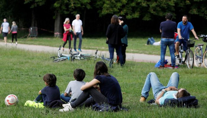 França proibirá fumar em praias, parques e perto de escolas