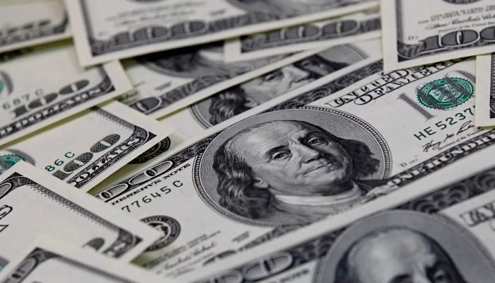 Dólar sobe para R$ 5,66 com medidas sobre IOF