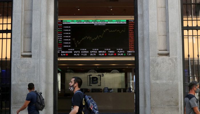 Bolsa aproxima-se de recorde com recuo de prévia da inflação