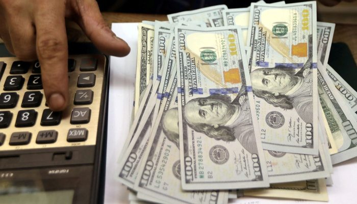 Dólar sobe para R$ 5,71 após ameaças de Trump à China