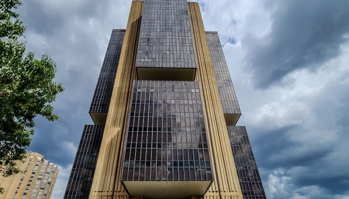 Copom eleva juros básicos da economia para 15% ao ano