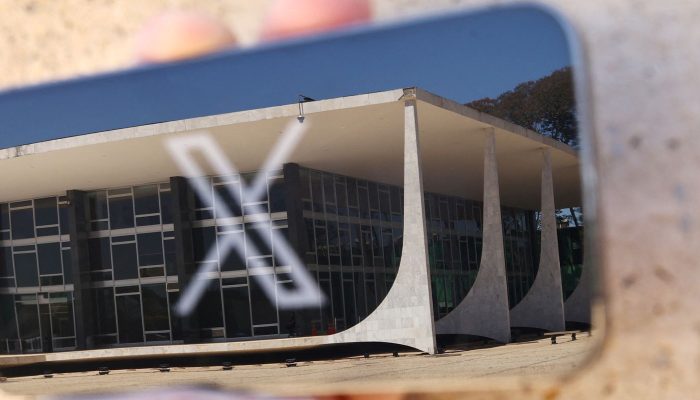 Rede X recorre ao STF contra suspensão de perfis de Carla Zambelli