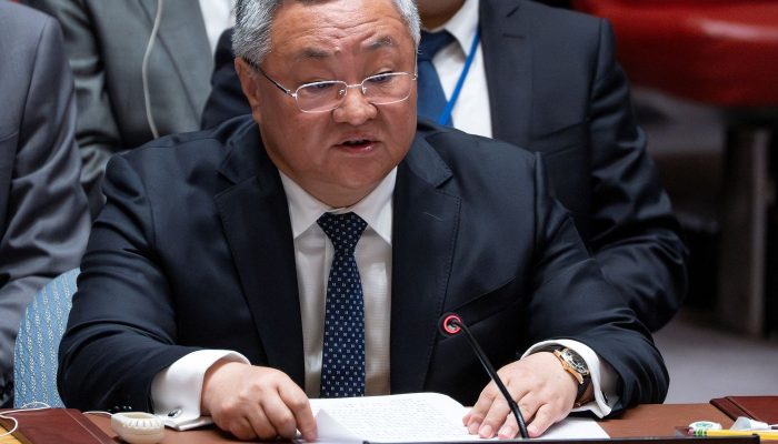 China pede cessar-fogo imediato no Irã e fim do uso da força