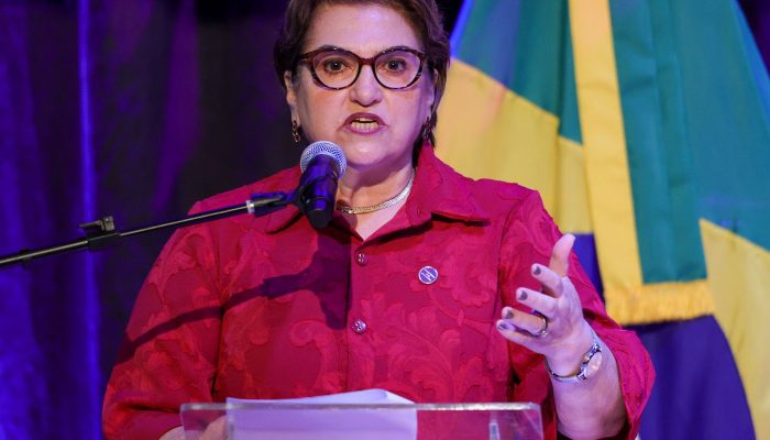 Posse da ministra das Mulheres vira ato de apoio à Marina Silva