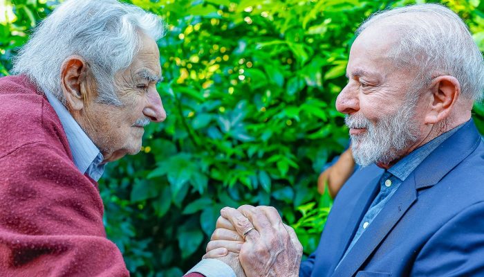 Lula participa de funeral do ex-presidente do Uruguai Pepe Mujica
