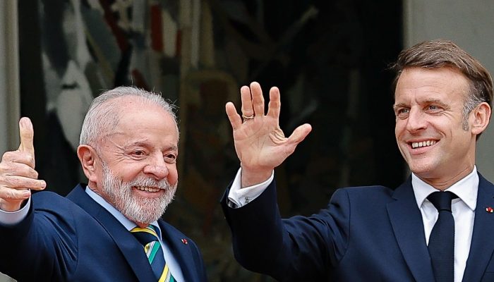 Ucrânia e Rússia não podem ser tratados em pé de igualdade, diz Macron