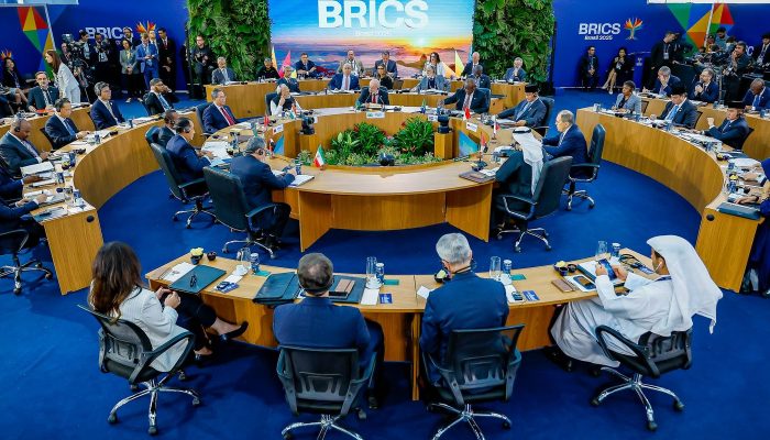Brics pede renegociação de dívidas de países pobres dentro do G20