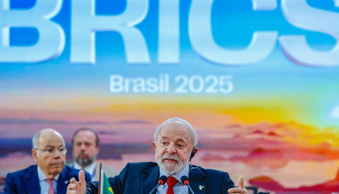 Adiar reforma na ONU torna mundo mais perigoso, diz Lula no Brics 