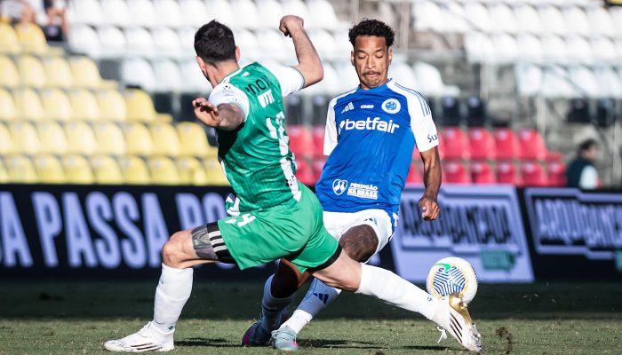 Cruzeiro vence Banfield antes de retomada do Campeonato Brasileiro