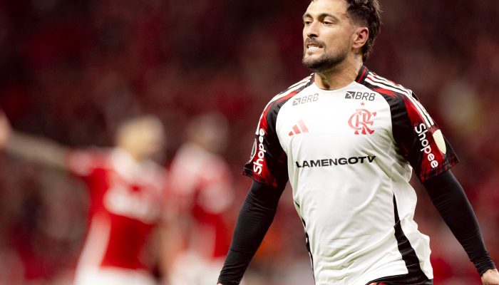 Flamengo volta a derrotar o Internacional e avança na Libertadores