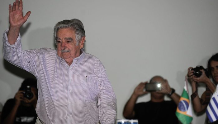 Deputados e senadores brasileiros lamentam morte de Mujica