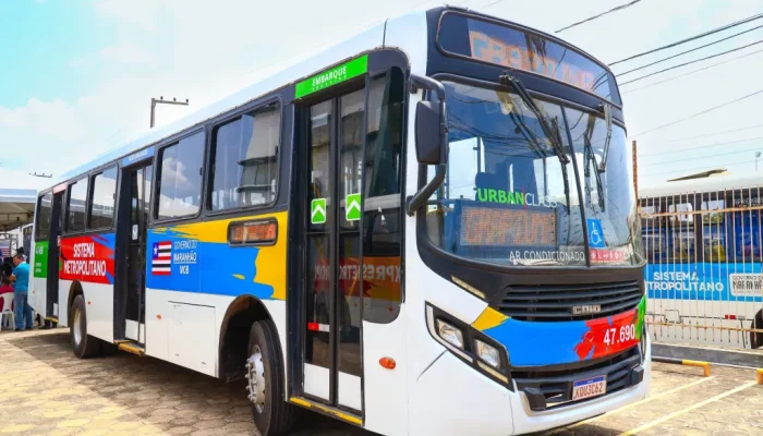 O governador do Maranhão, Carlos Brandão (PSB), anunciou, na noite de segunda-feira (16), por meio de suas redes sociais, que o transporte semiurbano da Grande Ilha de São Luís será gratuito nesta quinta-feira (19), feriado de Corpus Christi.