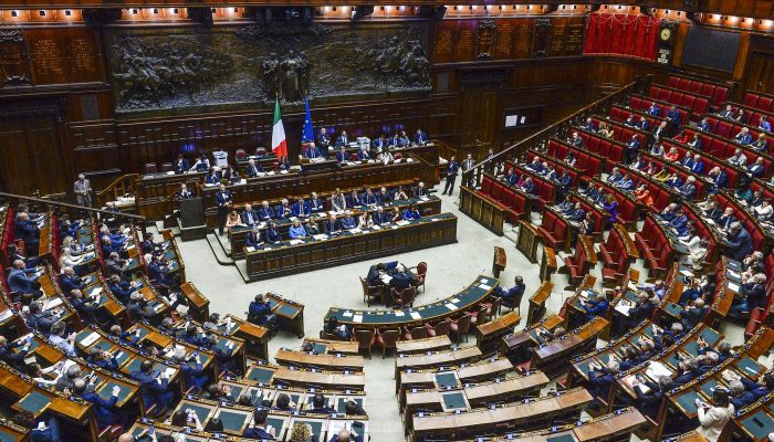 Câmara dos Deputados na Itália aprova decreto que restringe cidadania