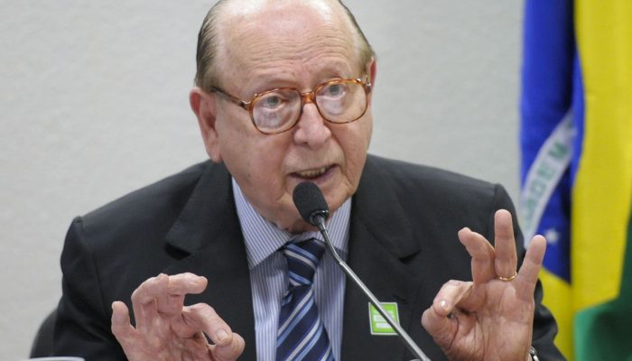 Morre no Rio, aos 97 anos, o escritor e gramático Evanildo Bechara