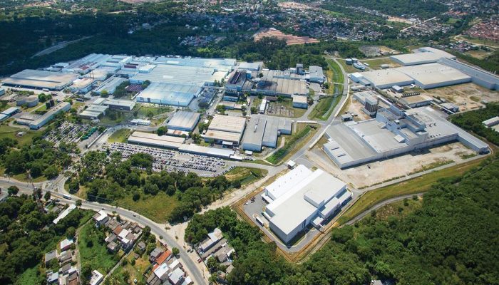 Emprego industrial tem primeira queda mensal em 18 meses