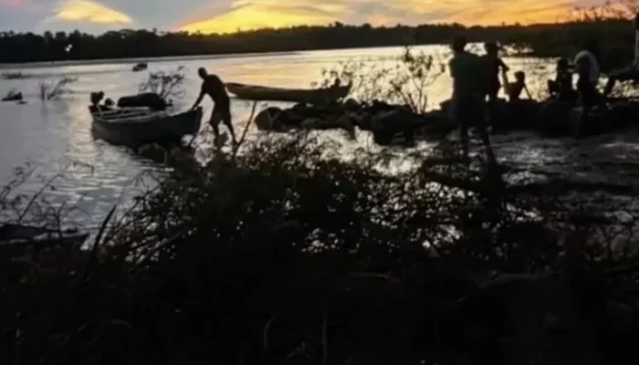 sete pessoas da mesma família estavam na embarcação durante o acidente e apenas duas pessoas foram resgatadas com vida.