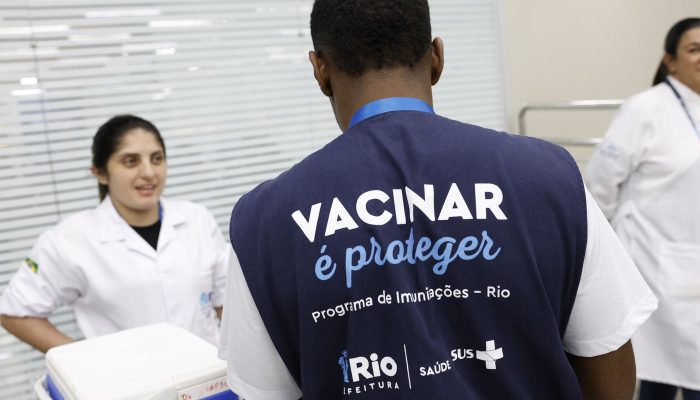 Com apenas 22% de cobertura, Rio começa vacinação volante contra gripe