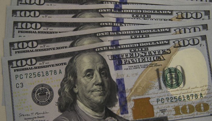 Dólar atinge menor valor em oito meses com conversa de Trump e Jinping