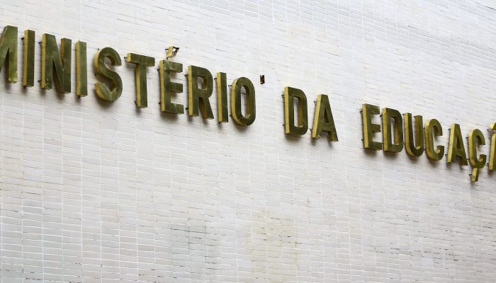 MEC libera acúmulo de benefícios para estudantes de graduação