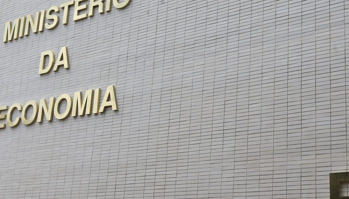 MP alternativa a IOF prevê R$ 4,28 bi de corte de gastos em 2025