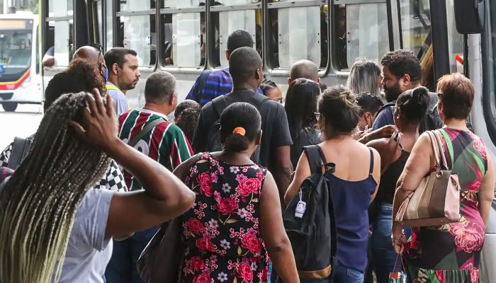 Taxa de desemprego fica em 6,6% no trimestre encerrado em abril