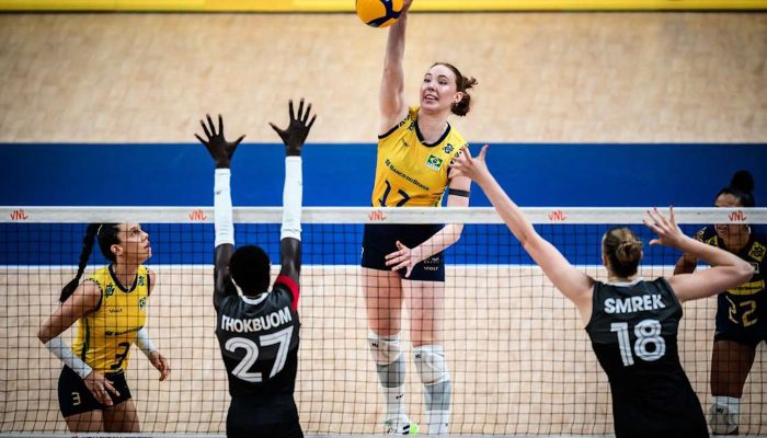 Seleção feminina de vôlei sofre, mas bate Canadá na Liga das Nações