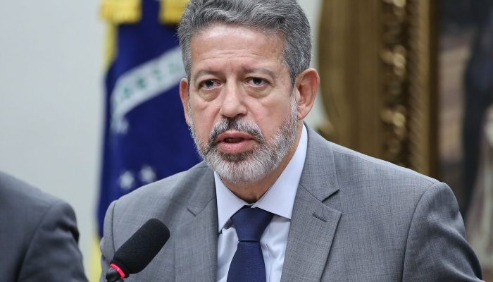 Lira amplia redução parcial de IR para quem ganha até R$ 7.350