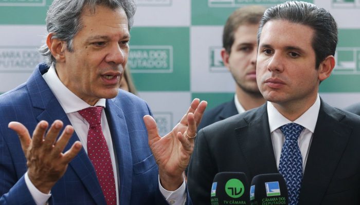 Equipe econômica apresentará a líderes partidários alternativas a IOF
