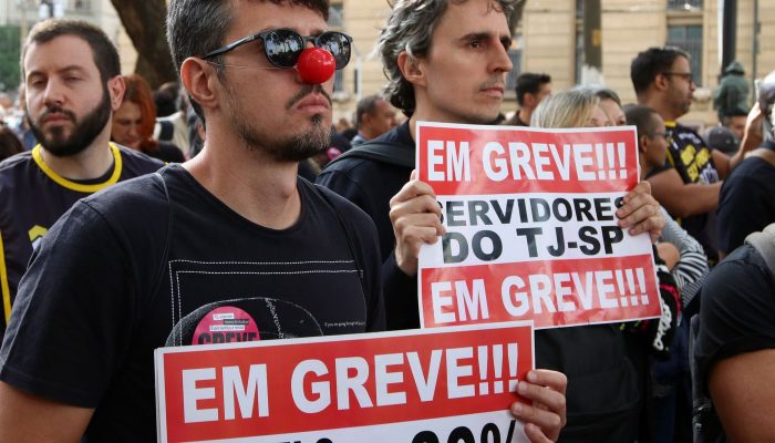 Servidores da Justiça de SP suspendem greve
