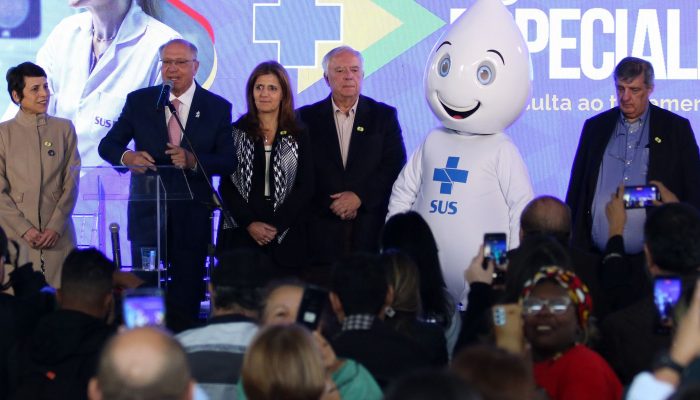 Equipamentos para tratamento do câncer são entregues para seis cidades