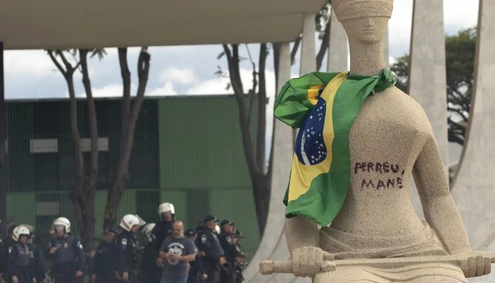 STF nega recurso de mulher que pichou estátua no 8 de janeiro