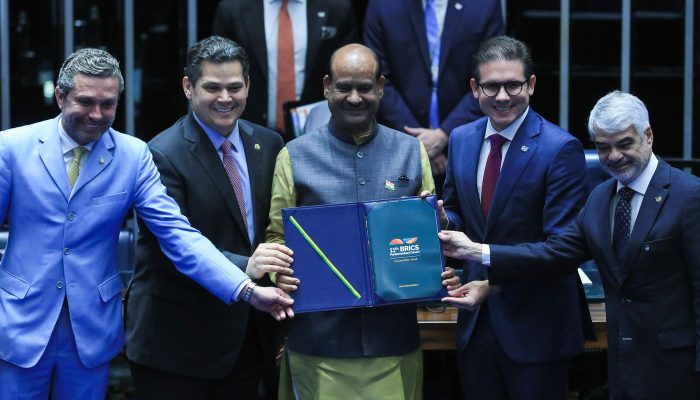 Parlamentos do Brics criticam ações protecionistas no comércio mundial