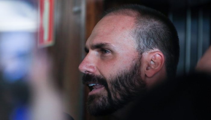 Após indiciamento, Eduardo Bolsonaro critica atuação da PF