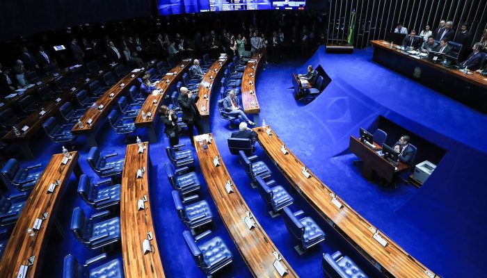 Senado segue Câmara e também derruba decreto do IOF