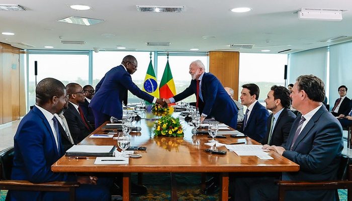 Lula e presidente do Benin discutem agricultura e conexão aérea