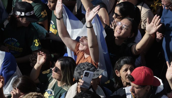 Marcha para Jesus mantém tom político com milhares de pessoas em SP