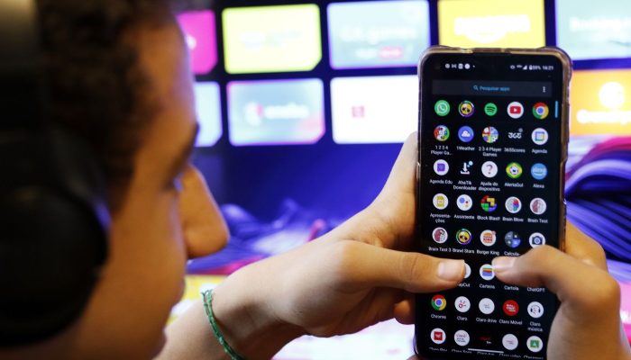 Câmara aprova projeto contra adultização de crianças nas redes sociais