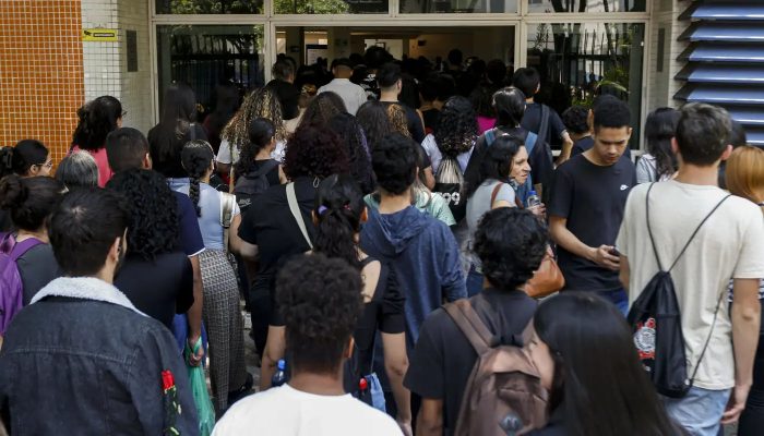 Lula sanciona lei que amplia para 30% cotas para negros em concursos
