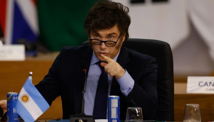 Milei restringe imigração e permanência de estrangeiros na Argentina