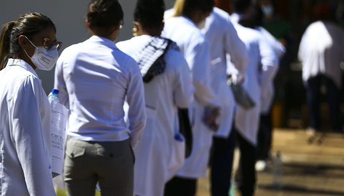 Revalida 2025/2: nota de corte da primeira fase fica em 61 pontos