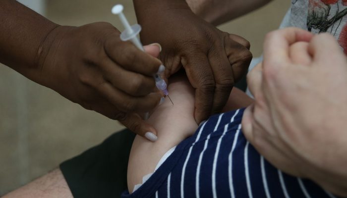 Casos de síndrome respiratória em idosos e crianças continuam em alta