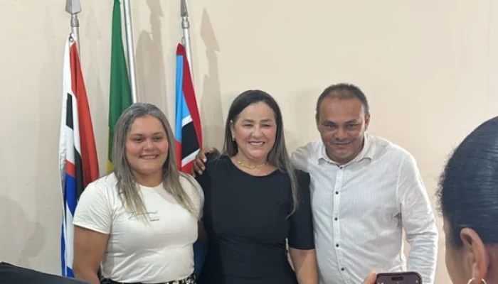 Os vereadores de Igarapé Grande votaram pedido de licença do prefeito João Vítor Xavier (PDT) na manhã desta quarta-feira (09). Logo após, deram posse para a vice-prefeita, Maria Etelvina (PDT).